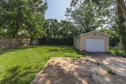 818 Bunn St, Bloomington, IL 61701 photo 30