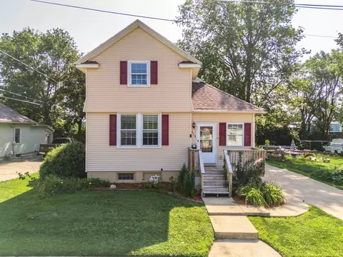 818 Bunn St, Bloomington, IL 61701