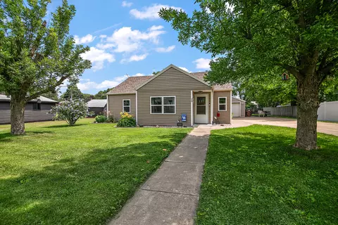 360 S 4th Ave, Saint Anne, IL 60964