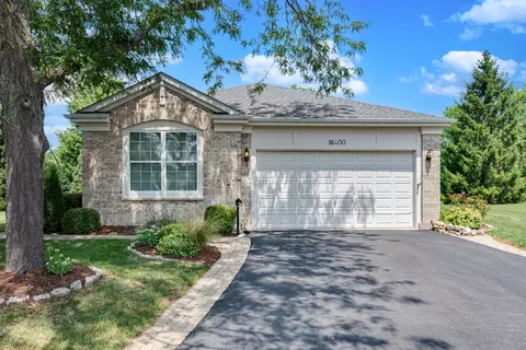 16400 Grandwood Lake Dr, Crest Hill, IL 60403