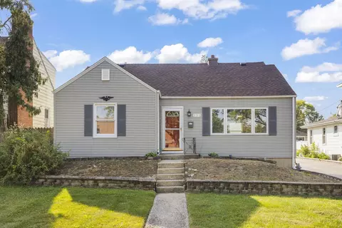 202 S Harvard Ave, Villa Park, IL 60181