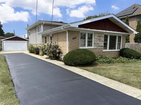 2054 Birch St, Des Plaines, IL 60018