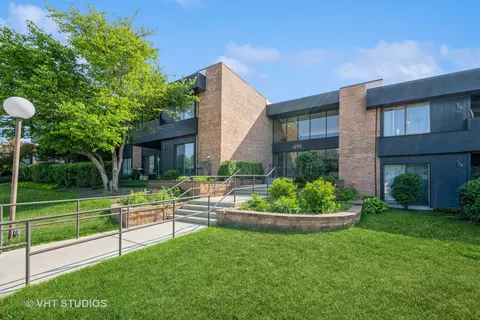 1295 N Sterling Ave #211, Palatine, IL 60067