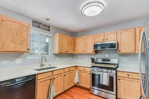 Kitchen - 301 Switchgrass Dr, Minooka, IL 60447 photo 2 of 2