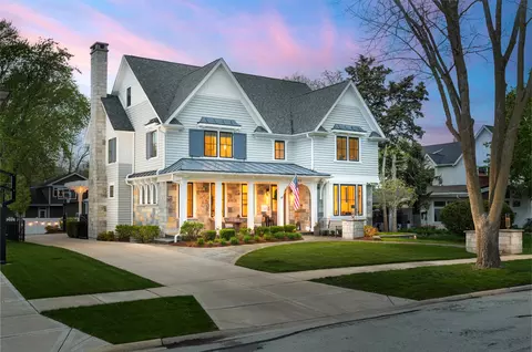 33 N Fremont St, Naperville, IL 60540