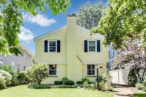 2015 Schiller Ave, Wilmette, IL 60091