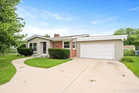 521 Iroquois Dr, Aurora, IL 60506