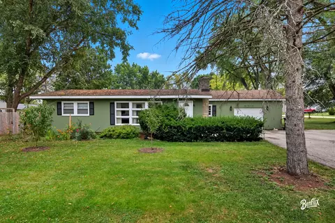 3105 Still Hill Dr, Mchenry, IL 60050