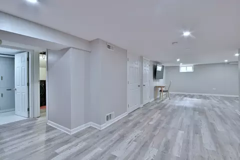511 W Byron Ave, Addison, IL 60101 photo 23