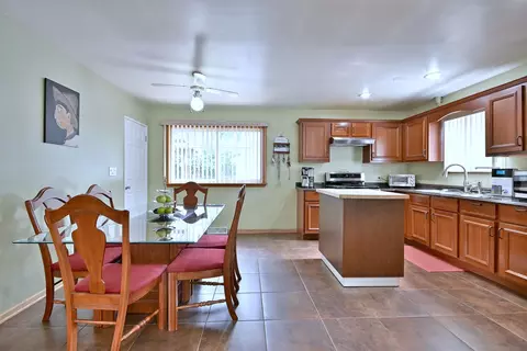 511 W Byron Ave, Addison, IL 60101 photo 10