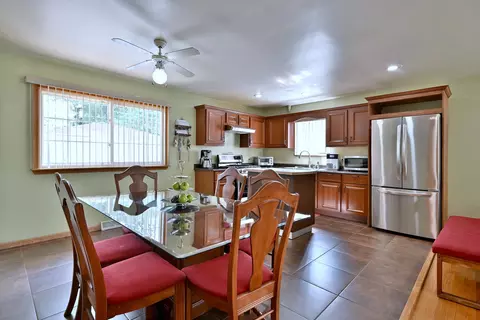 511 W Byron Ave, Addison, IL 60101 photo 9