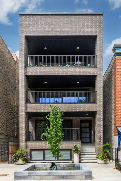 1452 N Leavitt St #3, Chicago, IL 60622