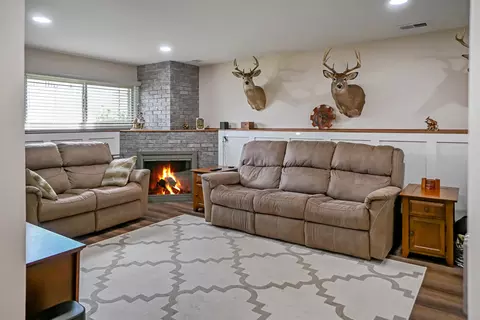 Living - 3931 151st Pl, Midlothian, IL 60445 photo 2 of 4