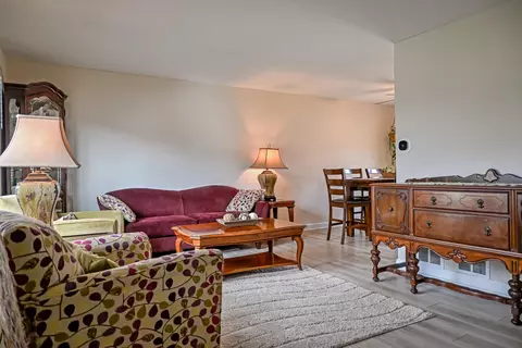 Living - 3931 151st Pl, Midlothian, IL 60445 photo 1 of 4
