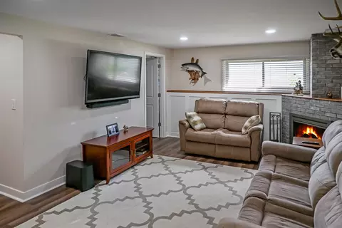 Living - 3931 151st Pl, Midlothian, IL 60445 photo 3 of 4