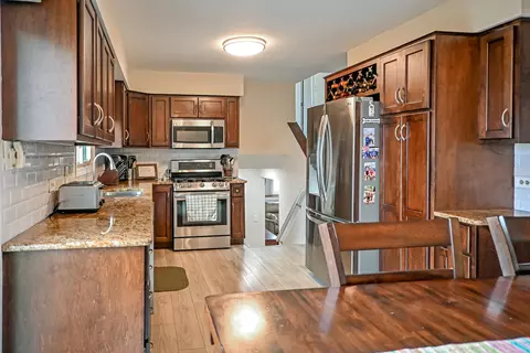 Kitchen - 3931 151st Pl, Midlothian, IL 60445 photo 2 of 4
