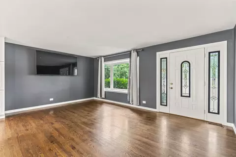 Living - 823 Anchor Ct, Bartlett, IL 60103 photo 1 of 4