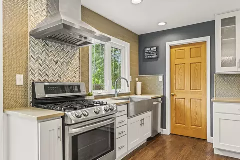 Kitchen - 823 Anchor Ct, Bartlett, IL 60103 photo 3 of 5