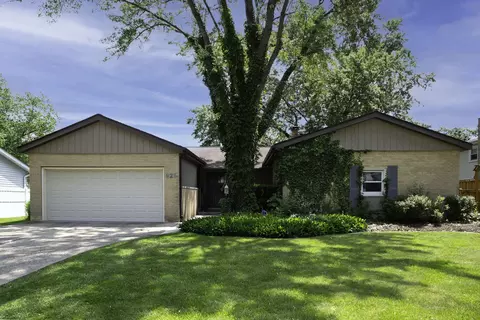 925 Hickory Ln, Darien, IL 60561