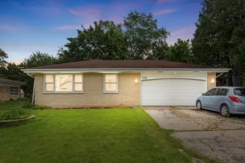 1110 Poplar St, Lake In The Hills, IL 60156