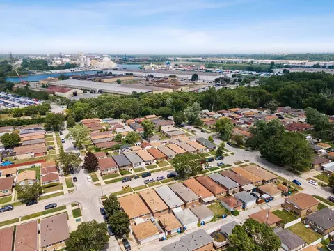 View/Area - 2739 E 127th St, Chicago, IL 60633 photo 2 of 2