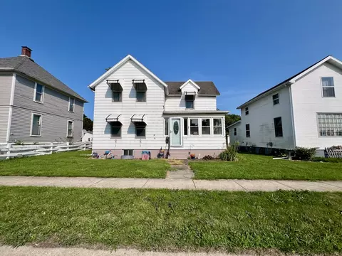 319 S Railroad Ave, Paxton, IL 60957