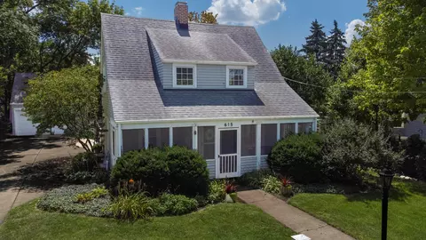 615 Cedar St, Saint Charles, IL 60174