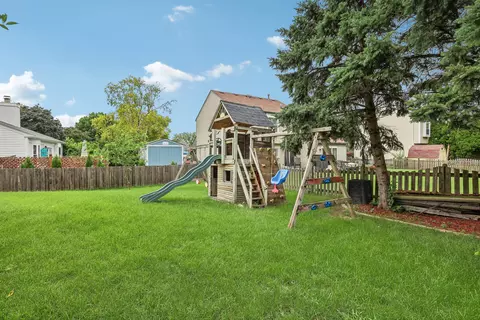 Exterior - 3261 Gresham Ln, Aurora, IL 60504 photo 8 of 10