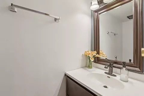 Bath - 3261 Gresham Ln, Aurora, IL 60504 photo 2 of 3
