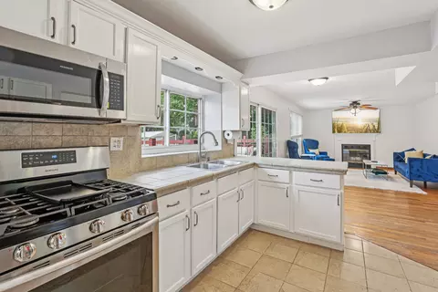 Kitchen - 3261 Gresham Ln, Aurora, IL 60504 photo 2 of 2