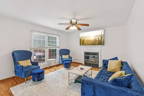 Living - 3261 Gresham Ln, Aurora, IL 60504 photo 3 of 5