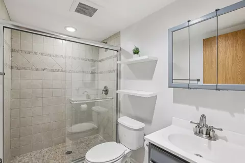 Bath - 3261 Gresham Ln, Aurora, IL 60504 photo 1 of 3