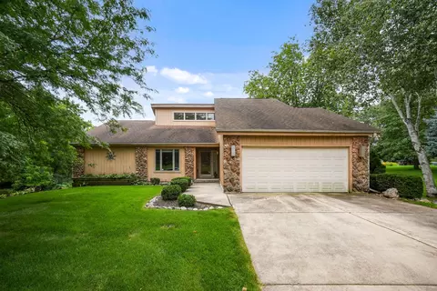 42 W697 Bridle Ct, Saint Charles, IL 60175