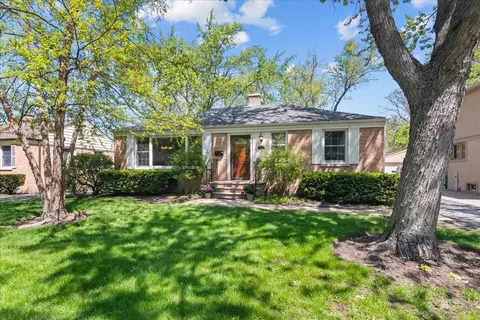 1945 Bosworth Ln, Northfield, IL 60093