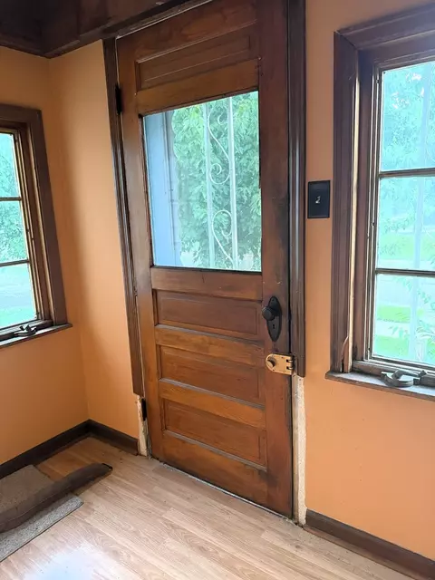 Entry Way - 721 Broadway Ave, Sterling, IL 61081 photo 2 of 6