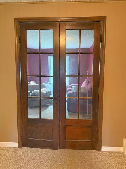 Entry Way - 721 Broadway Ave, Sterling, IL 61081 photo 4 of 6