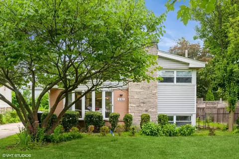 532 Warren Rd, Glenview, IL 60025