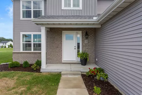 10 Connor Ct, Monticello, IL 61856