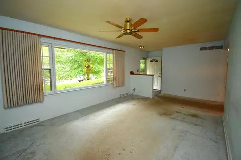 Living - 1003 N Maple St, Normal, IL 61761 photo 3 of 4