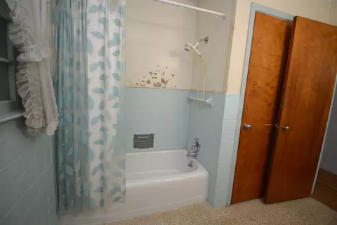 Bath - 1003 N Maple St, Normal, IL 61761 photo 3 of 8