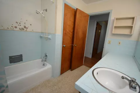 Bath - 1003 N Maple St, Normal, IL 61761 photo 4 of 8