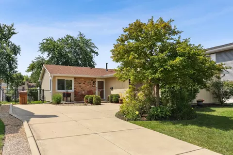 43 W Wrightwood Ave, Glendale Heights, IL 60139