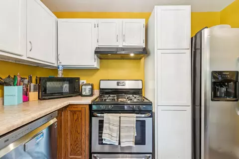 Kitchen - 35729 N Watson Ave, Ingleside, IL 60041 photo 2 of 2