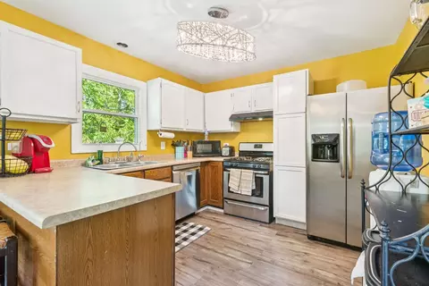 Kitchen - 35729 N Watson Ave, Ingleside, IL 60041 photo 1 of 2