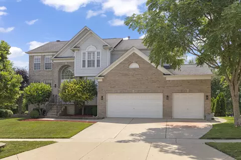 122 Rosewood Dr, Streamwood, IL 60107