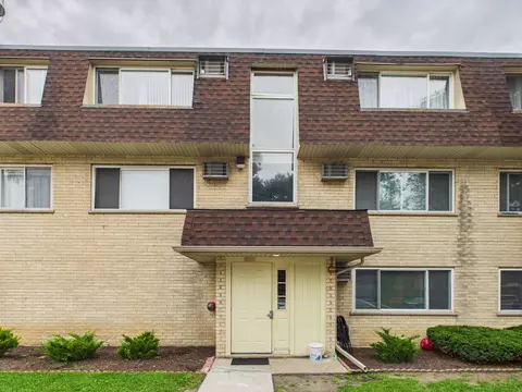 8810 Briar Crse #1B, Des Plaines, IL 60016