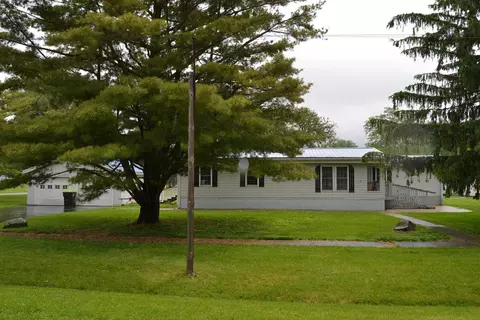 58 Oak St, Weldon, IL 61882 photo 1
