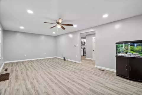 Living - 752 N 9th Ave, Kankakee, IL 60901 photo 2 of 2