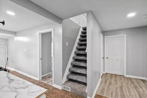 Entry Way - 752 N 9th Ave, Kankakee, IL 60901 photo 1 of 5