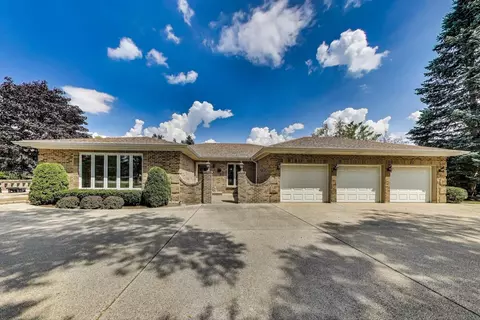 21070 W Columbia Ct, Lake Zurich, IL 60047